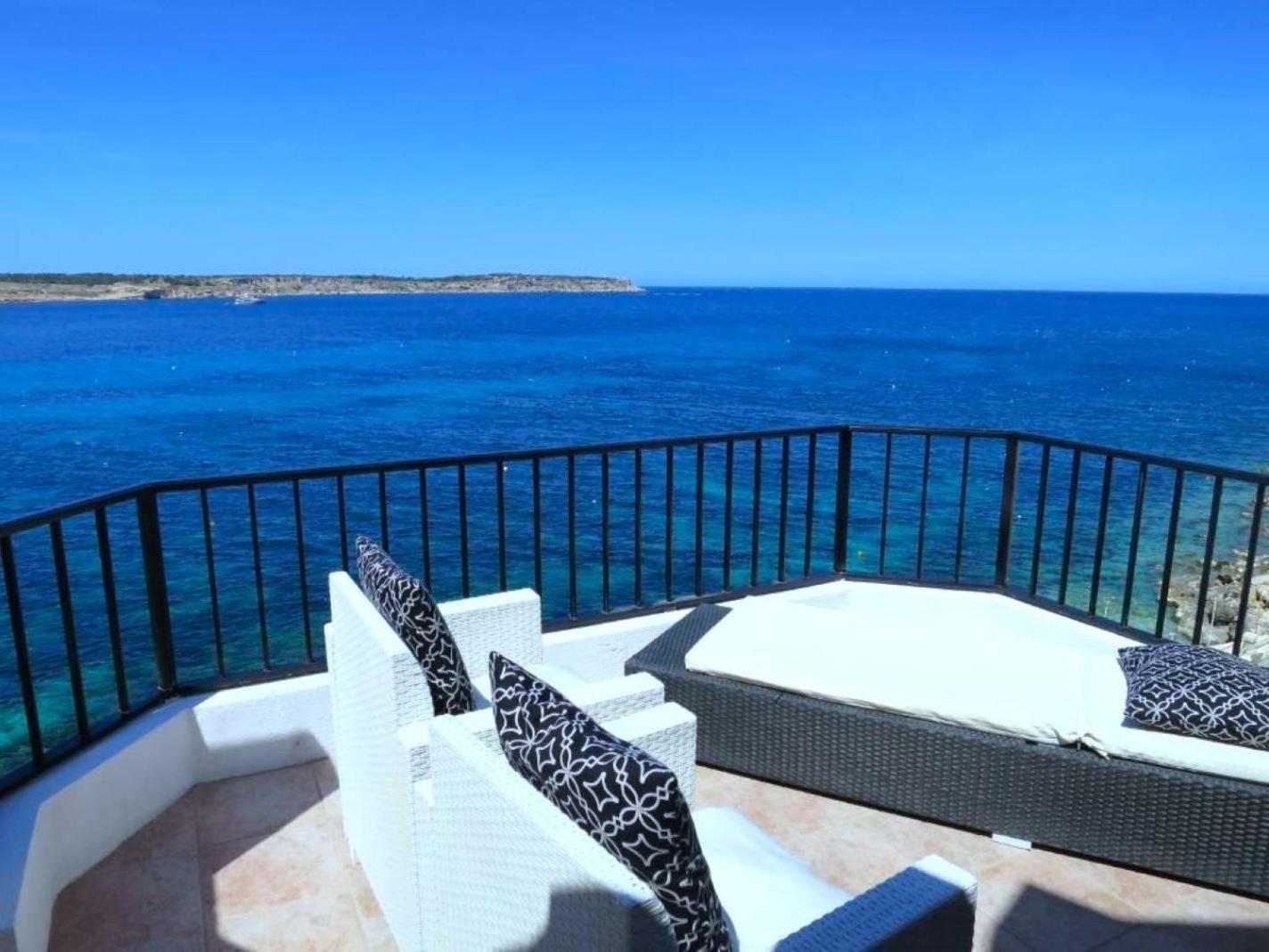 Seafront Apartment Terrace, Lounger & Panoramic Ocean Views Mellieha Luaran gambar