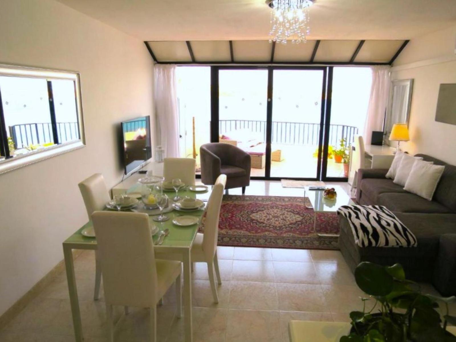 Seafront Apartment Terrace, Lounger & Panoramic Ocean Views Mellieha Bilik gambar