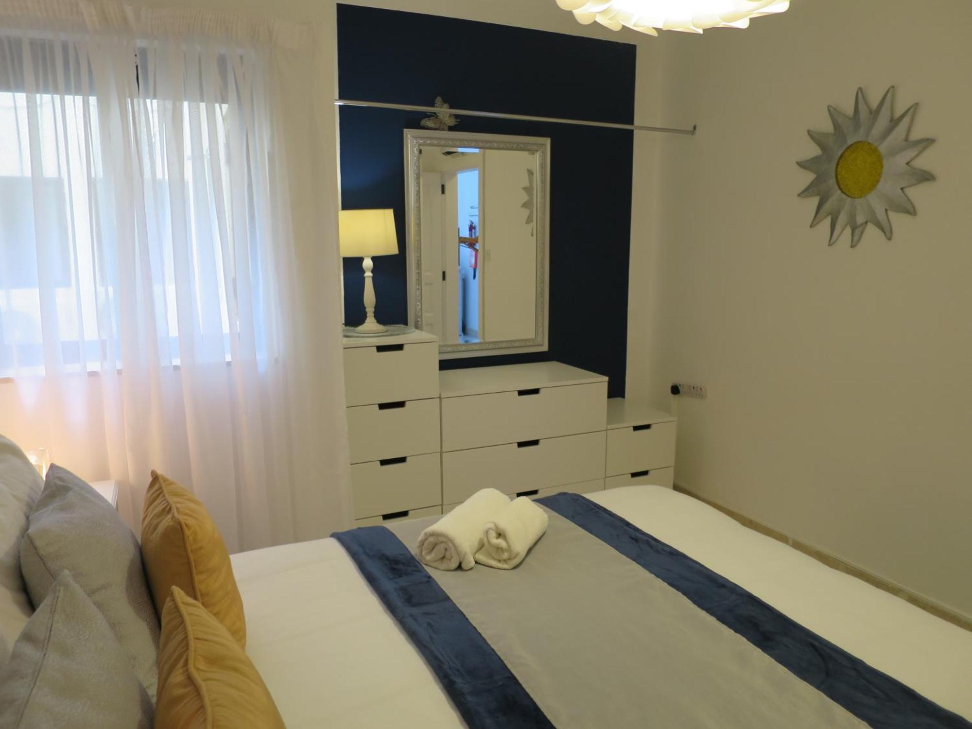 Seafront Apartment Terrace, Lounger & Panoramic Ocean Views Mellieha Bilik gambar