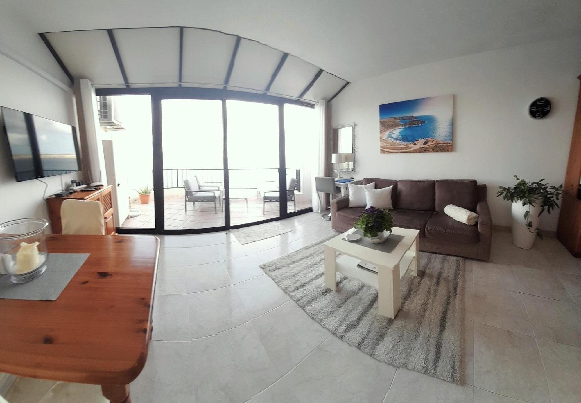 Seafront Apartment Terrace, Lounger & Panoramic Ocean Views Mellieha Bilik gambar