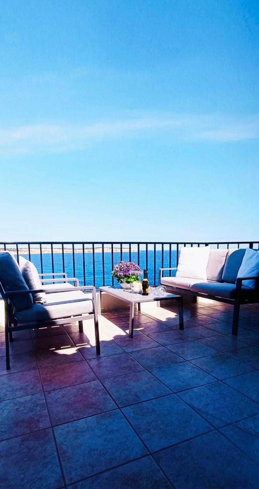 Seafront Apartment Terrace, Lounger & Panoramic Ocean Views Mellieha Luaran gambar